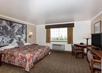 Super 8 by Wyndham Grangeville hotel thumbnail 4