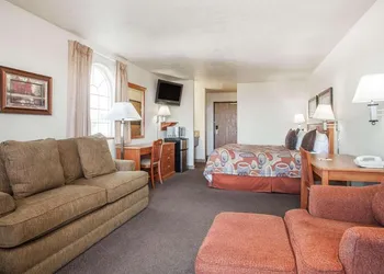 Super 8 by Wyndham Grangeville hotel thumbnail 6
