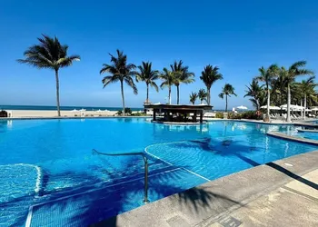 Grand Luxxe hotel thumbnail 6