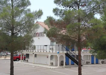 Backcountry Inn Motel hotel thumbnail 2
