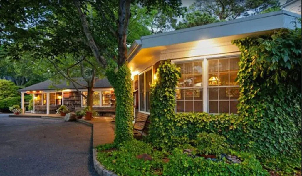 The Hampton Maid hotel detail image 2