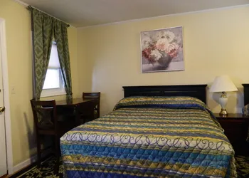 Twin Oaks Motel hotel thumbnail 2