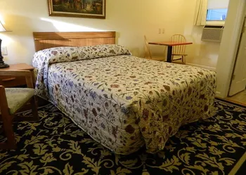 Twin Oaks Motel hotel thumbnail 4