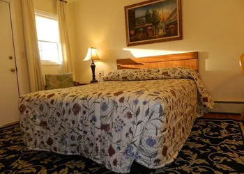 Twin Oaks Motel hotel thumbnail 5