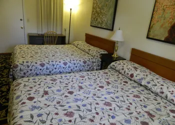 Twin Oaks Motel hotel thumbnail 8
