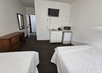 Cypress Motor Inn hotel thumbnail 5