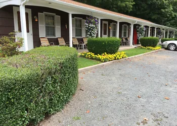 Cave Mountain Motel hotel thumbnail 2
