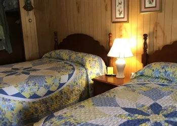 Cave Mountain Motel hotel thumbnail 8