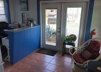 Beach Front Motel hotel thumbnail 6