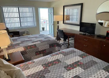 Beach Front Motel hotel thumbnail 7