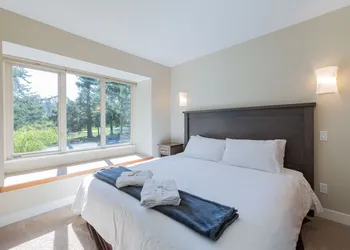 Mayne Island Resort hotel thumbnail 3