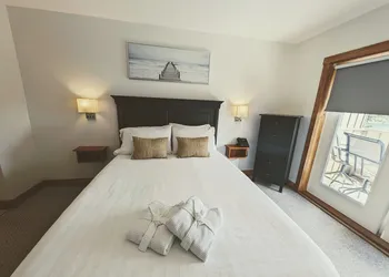 Mayne Island Resort hotel thumbnail 5