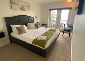 Mayne Island Resort hotel thumbnail 6