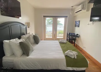 Mayne Island Resort hotel thumbnail 7