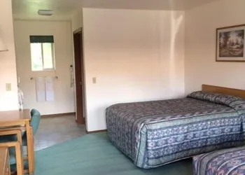 Mini Golden Inns Motel hotel thumbnail 4
