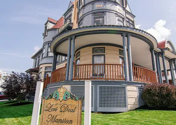 The Levi Deal Mansion Bed & Breakfast hotel thumbnail 2