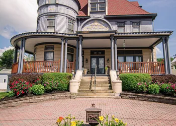 The Levi Deal Mansion Bed & Breakfast hotel thumbnail 4