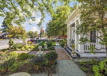 McCully House Inn hotel thumbnail 2
