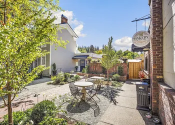 McCully House Inn hotel thumbnail 3