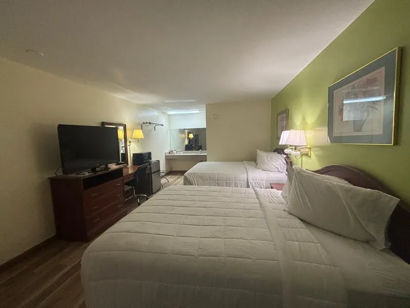 Economy Inn & Suites hotel detail image 6