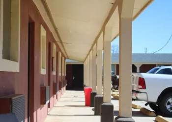 Village Inn Cotulla hotel thumbnail 4
