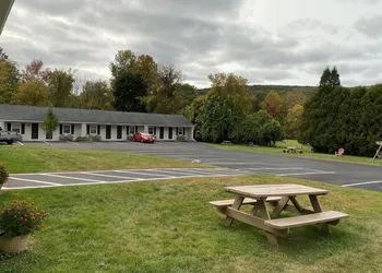 The Villager Motel hotel thumbnail 3