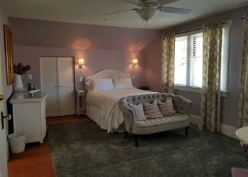 Hidden Oak Inn hotel thumbnail 5