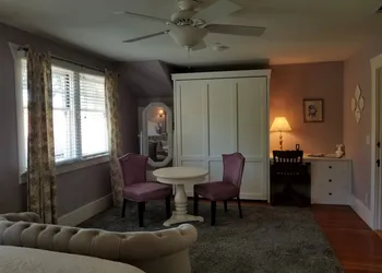 Hidden Oak Inn hotel thumbnail 6