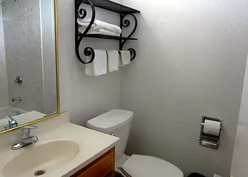 Budget Host Inn hotel thumbnail 7