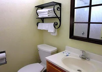 Budget Host Inn hotel thumbnail 8