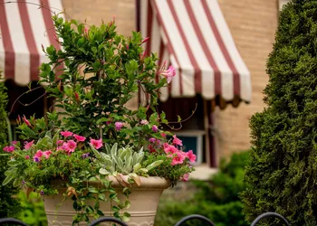 Weller Haus Bed, Breakfast & Event Center hotel thumbnail 3