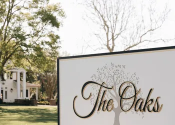 The Oaks Waterfront hotel thumbnail 2