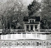 The Oaks Waterfront hotel detail image 5