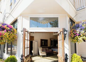 Fairhaven Village Inn hotel thumbnail 2