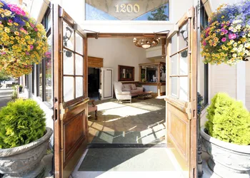 Fairhaven Village Inn hotel thumbnail 3