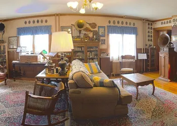 Old Iron Inn Bed and Breakfast hotel thumbnail 3