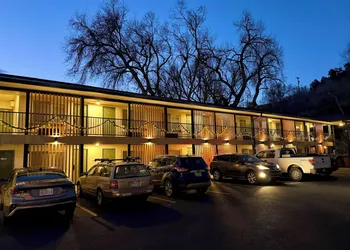 Pikes Peak Inn hotel thumbnail 3