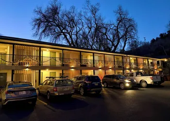 Pikes Peak Inn hotel thumbnail 3