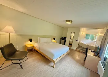 Pikes Peak Inn hotel thumbnail 8