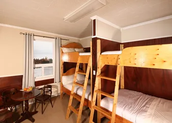 Genevieve Bay Inn hotel thumbnail 8
