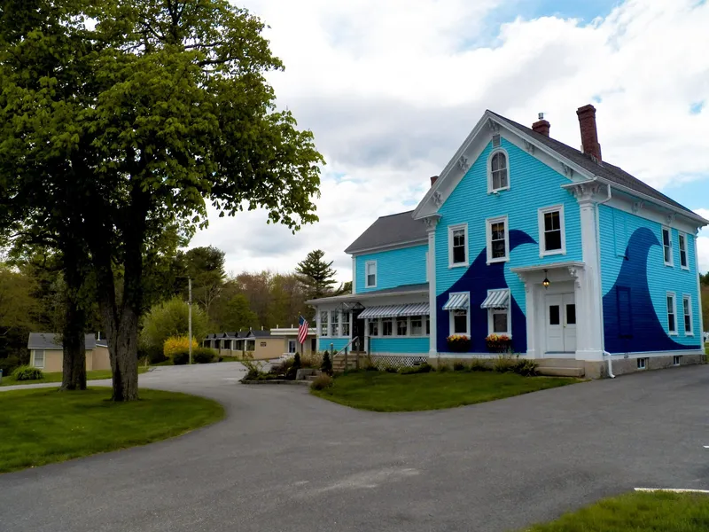 Coast Village Inn & Cottages hotel detail image 2