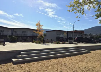 Golden Sands Resort Motel hotel thumbnail 2