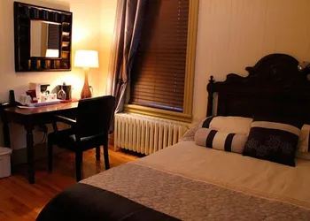 Auberge La Coulee Douce hotel thumbnail 7