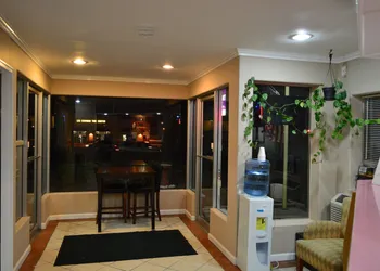 Economy Inn hotel thumbnail 4