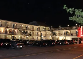 Quarterdeck Motel hotel thumbnail 3