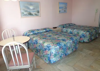 Quarterdeck Motel hotel thumbnail 4