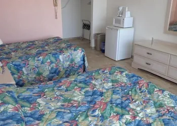Quarterdeck Motel hotel thumbnail 5