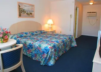 Quarterdeck Motel hotel thumbnail 7