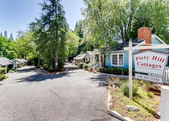 Piety Hill Cottages hotel thumbnail 2