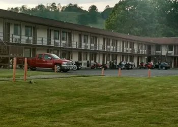 Marlinton Motor Inn hotel thumbnail 3